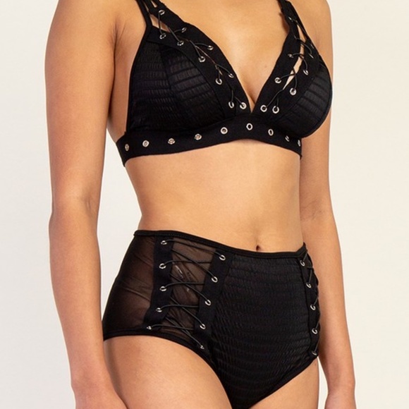 Mesh Triangle Eyelet Detailing Lightweight Two Piece Lingerie Set- Black - Picture 3 of 5